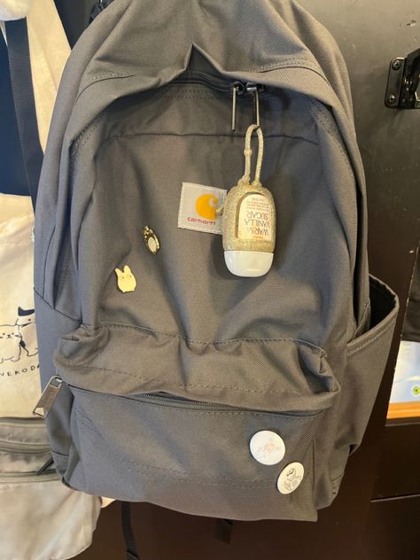 carhartt backpack aesthetic Grunge Backpack Ideas, Backpacks Aesthetic Grunge, Vintage Backpacks Aesthetic Grunge, Grunge Bookbag, Aesthetic Backpack Grunge, Alternative Streetwear Backpack, Carhartt Backpack, Filipino Funny, Backpack Outfit