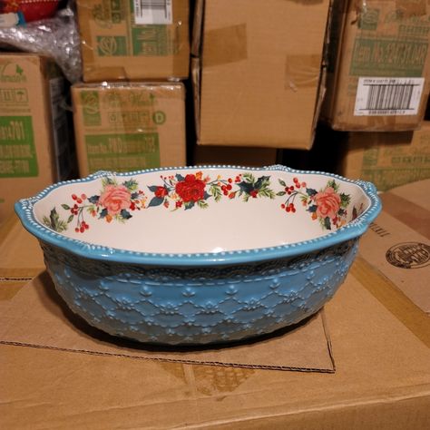 New Pioneer Woman Cheerful Rose Teal Serving Bowl. Large Bowl In The 2pc Set. Pioneer Woman Kitchen Ideas, Pioneer Woman Kitchen Design, Ceramica Ideas, Pioneer Woman Kitchen Decor, Pioneer Woman Kitchen, Rachel Ray, Uh Huh, The Pioneer Woman, Pioneer Woman