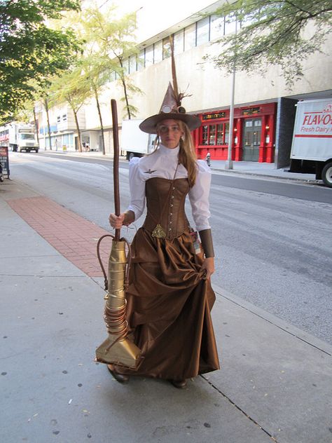 Dragon Con , Steampunk Witch by Master Magnius, via Flickr Steampunk Witch, Steampunk Couture, Steampunk Halloween, Steam Girl, Witch Costumes, Diy Kostüm, Lady Like, Style Steampunk, Steampunk Cosplay