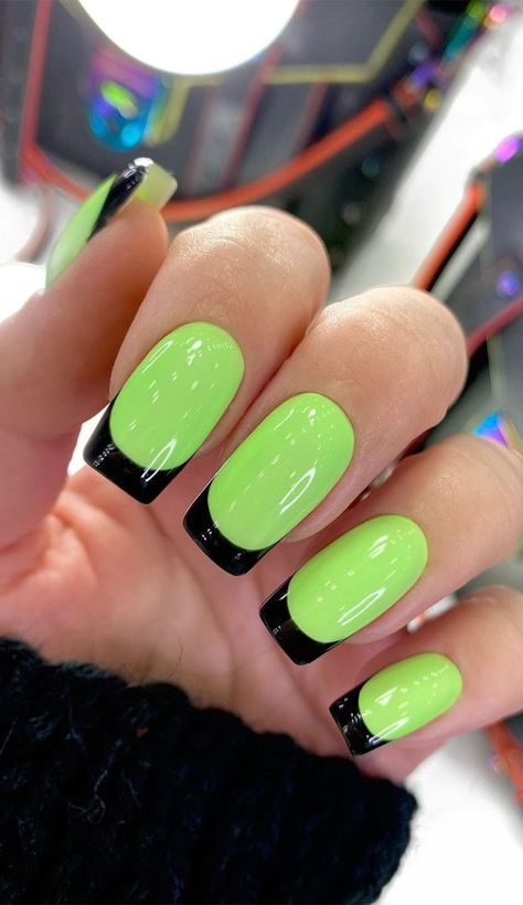 31. Bright Green Nails with Black Tips What do you like most in the summer?  For me, I love most about summer is able... Green Nails With Black Tips, Nails With Black Tips, Bright Green Nails, Lime Green Nails, Nails With Black, Hijau Neon, Nails Bright, Neon Green Nails, Green Nail Art