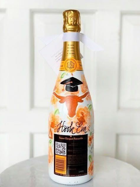 Champagne Bottle Decoration, Veuve Party, Champagne Bottle Art, Champagne Painting, Paint Wine Bottles, Wine Bottles Decor, Grad Presents, Painted Champagne Bottles, Wine Paintings