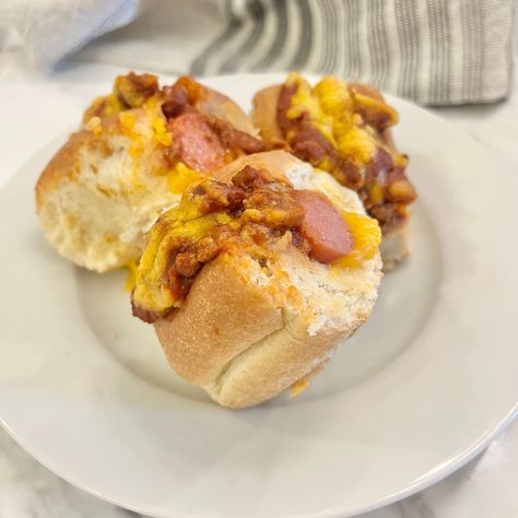 Football Food Ideas Easy, Football Food Ideas, Baked Chili Cheese Dogs, Healthy Tailgate Food, Baked Chili, Food Ideas Easy, Favorite Chili Recipe, Chili Dog, Chili Cheese Dogs