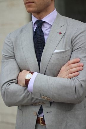 Camisa lila. Terno Slim, Lavender Shirt, Style Gentleman, Light Grey Suits, Grey Suit, Mens Fashion Blog, Sharp Dressed Man, Gray Suit, Well Dressed Men