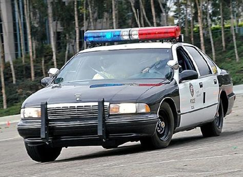 Coolest Police Cars From Around the Globe Fbi Car, Undercover Police, Old Police Cars, Army Police, Los Angeles Police Department, Cars Usa, Chevrolet Caprice, Gta San Andreas, Police Car