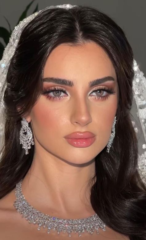 Hairstyle Quince, Glam Bride Makeup, Light Makeup Looks, Arabic Makeup, Classy Makeup, Glam Wedding Makeup, Glam Bride, Prom Eye Makeup, Bridal Makeup Wedding