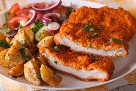 9 German Foods You Will Absolutely Love - Wego Travel Blog Germany Food, Veal Cutlet, Wiener Schnitzel, Austrian Recipes, Chicken Fried Steak, Pork Cutlets, German Food, Pastry Cake, Copycat Recipes