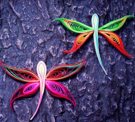 Dazzling Dragonfly Quilling Designs | These paper quilled dragonflies can be used for your handmade cards, as DIY embellishments and more. Quilling Butterflies, Paper Dragonflies, Quilling Images, Quilling Butterfly, Quilling Videos, Quilling For Beginners, Paper Quilting, Quilling Animals, Paper Quilling Tutorial