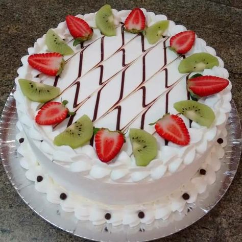 Fresh Fruit Cake, Easy Cakes, Birthday Dessert, Decoration Pictures, Cake Decorating Piping, Creative Cake Decorating, Decorating Cakes, Birthday Desserts, Bakery Cakes