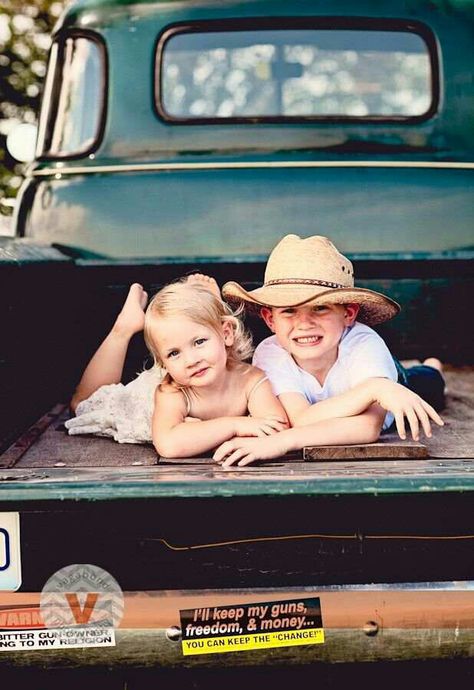 Bed Photography, Sibling Pictures, Country Photography, Sibling Poses, Sibling Photography, Sibling Photos, Pick Up Truck, Country Kids, Cute Photography