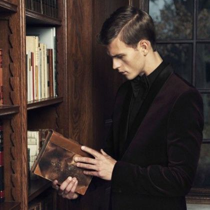 Man Holding Book Pose Reference, Man Reading Book Photography, Man Reading Book Aesthetic, Man Back Pose, Pose With Book, Reading Book Pose, Men Who Read, Man With Book, Every Man Should Read