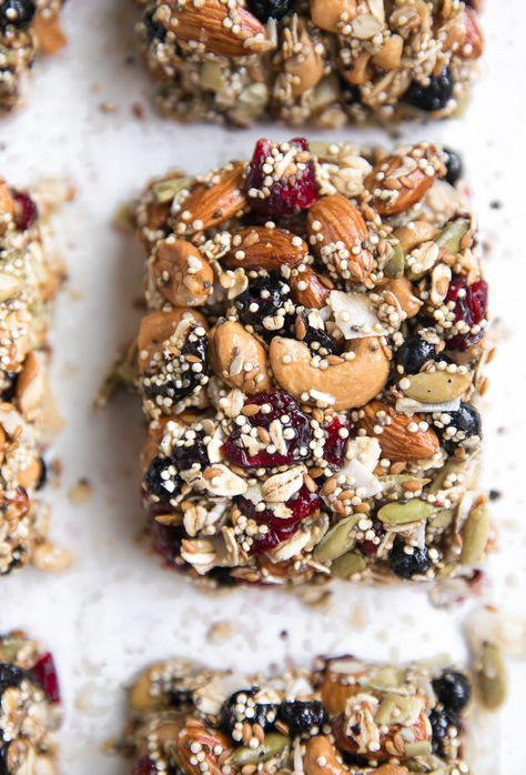 Nutty Superfood Oat Bars Chia Bars, Oat Bar Recipes, Fruit Bars, Nut Bars, Dairy Free Treats, Vegan Party, Healthy Bars, Nut Bar, Easy No Bake