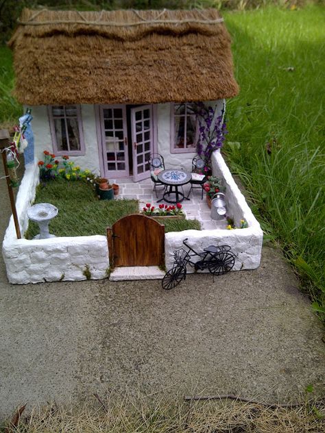 Thatch Cottage, Faeries Gardens, Cottage Exterior, Thatched Cottage, Fairy Garden Houses, Miniature Rooms, Thatched Roof, Dolls Houses, Fairy Doors