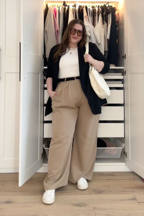 Pilcro The Skipper Wide-Leg Jeans curated on LTK Plus Size Office Wear Business Casual Professional, Mid Size Business Casual, Plus Size Interview Outfit, Diana Dares, Wear To Work Outfits, Plus Size Business Attire, Casual Plus Size Outfits, Curvy Casual Outfits, Outfit Planning