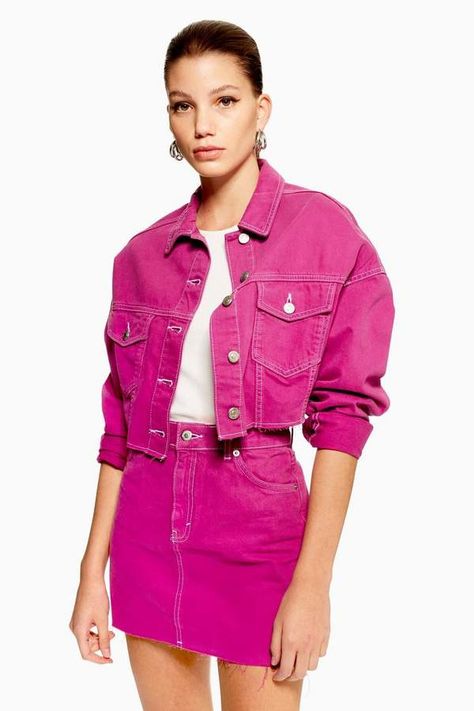 Jean Jacket Dress Outfit, Jacket Dress Outfit, Denim Jacket Outfit Fall, Ropa Color Neon, Outfit Fall 2023, Jean Jacket Dress, Purple Denim Jacket, Cropped Denim Jacket Outfit, Pink Jacket Outfit