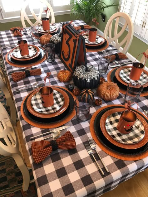 Halloween Tablescape – October 31st Dekorasi Halloween, Table Halloween, Halloween Tablescape, Halloween Decor Diy, Farmhouse Halloween, Halloween Tattoo, Fall Table Decor, Fall Decoration, Table Scapes