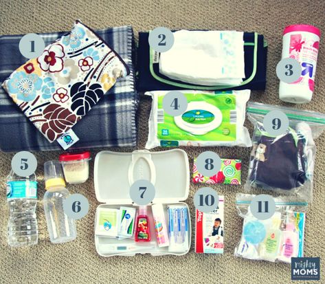 How to Build an Emergency Baby Car Kit in 3 Easy Steps • The Mighty Moms Club Car Emergency Kit, Car Organization, Newborn Hacks, Diy Bebe, Baby Prep, Preparing For Baby, Car Kit, Baby Kit, Baby Organization