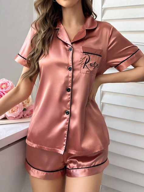 Conjunto De Pijama De Imitación De Seda Con Cuello Vuelto, Top De Bolsillo Con Letra Bordada Y Pantalones CortosHe descubierto los artículos más increíbles en SHEIN.com, ¡ve y echa un vistazo! Couple Pajamas, Bride Photoshoot, Sleepwear Fashion, Cute Sleepwear, Night Dress For Women, Night Suit, Cute Pajamas, Collar Top, Mua Sắm