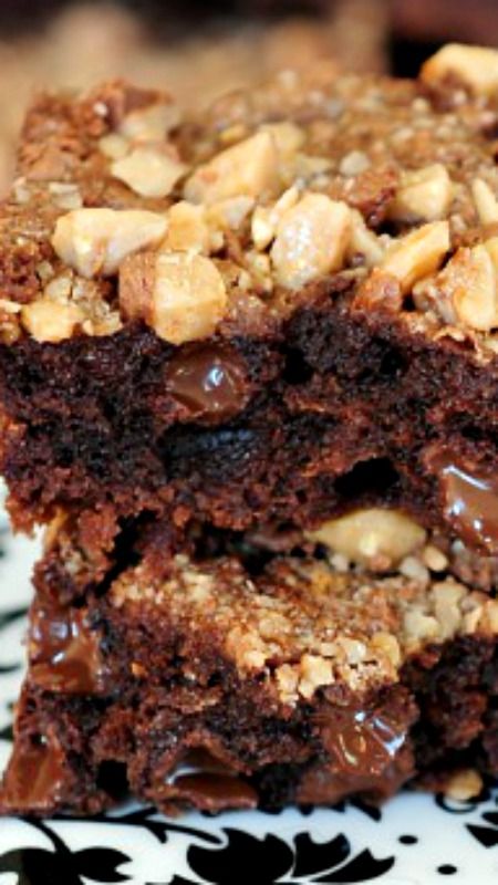 Fudgy Heath Brownie Recipe ~ The best brownies ever! Heath Brownies Recipes, Heath Bar Brownies, Heath Brownies, Heath Bar Recipes, Outrageous Brownies, The Best Brownies Ever, Heath Toffee, Best Brownies Ever, White Brownies