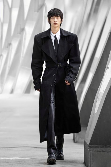 Suit Aesthetic Male, Male Model Outfits, Static Poses, Masc Fashion, Fashion Models Men, High Fashion Men, High Fashion Runway, Model Runway, Runway Outfits