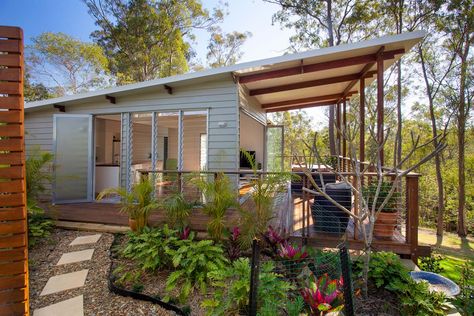 One Bedroom Granny Flat by Baahouse + Baastudio (9)                                                                                                                                                                                 More One Bedroom Granny Flat, Small House Australia, Granny Pod, Skillion Roof, 1 Bedroom House, House On Stilts, A Small House, Tropical Architecture, Contemporary Exterior