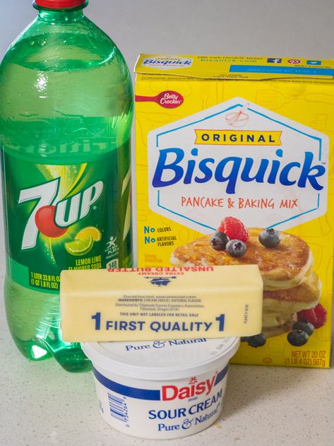 Bisquick Biscuits Recipe, 7 Up Biscuits Recipe, Bisquick Biscuits, Bisquick Pancakes, Bisquick Recipes, Biscuit Bread, Southern Dishes, Biscuit Bake, 7 Up