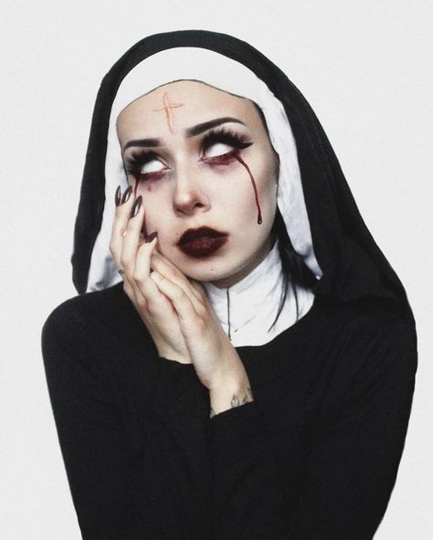 Nun Halloween Costume, Nun Halloween, Nun Costume, Holloween Makeup, Creepy Halloween Makeup, Hot Halloween Outfits, Horror Makeup, Halloween Makeup Inspiration, Halloween Makeup Scary