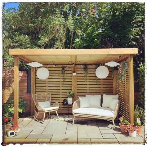 9 Easy Breezy Garden Windbreak Ideas for Stylish Shelter 6 Bottom Of Garden Patio Ideas, Garden Shelter Attached To House, Outdoor Sheltered Seating Area, Shade Garden Seating Area, Garden Pagola Ideas Diy, Sun Shelter Ideas, Corner Garden Patio Ideas, Sheltered Patio Ideas, Sheltered Garden Seating