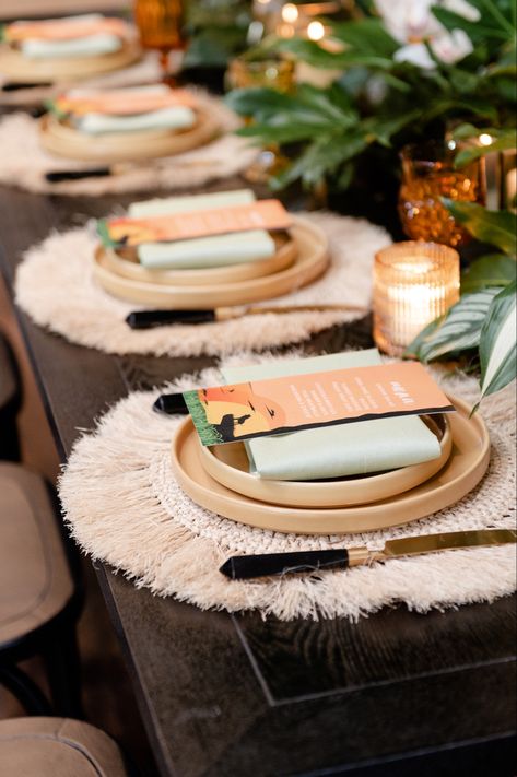 Lion King Wedding, Baby Shower Table Setting, Simba Baby Shower, Lion King Baby Shower, Lion King Baby, Baby Shower Photography, Baby Shower Theme Decorations, Green Napkins, King Baby