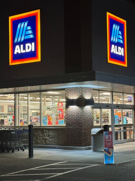 Best Aldi Shopping Tips and Tricks Aldi Store, Travel Calendar, Aldi Shopping, Restaurant Deals, Kids Eat Free, Splash Park, Restaurant Specials, Grocery Coupons, Shopping Coupons