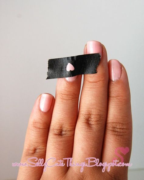 Use hole puncher and masking tape to make shapes on nail polish. Hole Puncher, Manicure Y Pedicure, Mani Pedi, Holiday Nails, Masking Tape, Diy Beauty, Diy Nails, How To Do Nails, Nail Salon