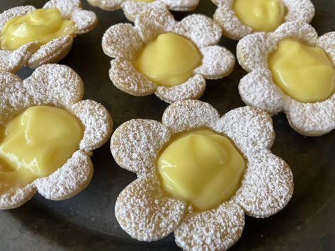 Mini Flower Shaped Lemon Tarts — Miss Annie's Home + Kitchen Flower Lemon Tarts, Flower Tarts, Flower Shaped Cookies, Lemon Tarts, Lemon Tart Recipe, Air Fryer Recipes Appetizers, Easter Dinner Recipes, Tart Dessert, Pudding Cookies