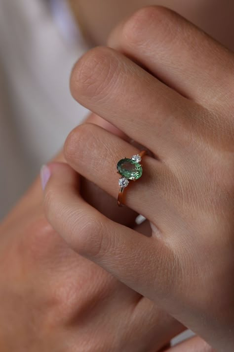 Serena Akeroyd, Tourmaline Ring Engagement, Green Stone Ring, Smaragd Ring, Cute Engagement Rings, Filthy Rich, Future Engagement Rings, Green Ring, Gold Ring Designs