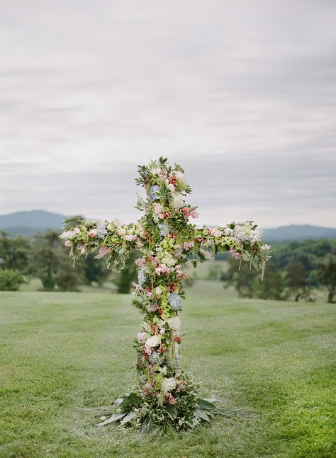 Biltmore Estate Wedding Floral Ceremony Cross Cross Photo Backdrop, Diy Cross For Wedding Ceremony, Cross Of Flowers, Flower Cross Wedding Altars, Floral Cross For Wedding, Crosses For Wedding Ceremony, Cross Wedding Backdrop Outdoor Ceremony, Floral Cross Wedding Altars, Wedding Cross With Flowers