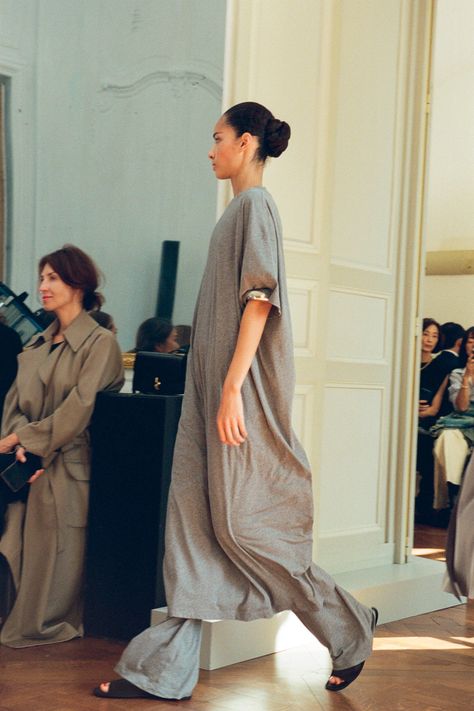 The Row - Pre-Fall 2024 https://www.vogue.com/fashion-shows/pre-fall-2024/row/slideshow/collection#22 Greece Fashion, Paris Fashion Week Runway, Sonia Rykiel, Riga, Pre Fall, Grey Fashion, Spring Collection, Lace Bralette, Victoria Beckham