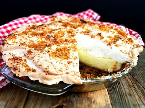 Kohlman: Flapper Pie a forgotten Prairie delicacy | The Star Phoenix Flapper Pie, Graham Pie, Bean Pie, Flapper Girls, Easy Puddings, Pie Pie, Pie Crumble, Instant Pot Dinner Recipes, Delicious Pies