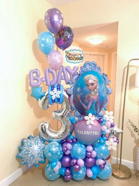 Elsa Balloon Bouquet, Frozen Birthday Balloons, Frozen Balloon Bouquet, Frozen Balloon Decorations, Elena Birthday Party, Princess Themed Birthday Party, Frozen Birthday Party Cake, Frozen Balloons, Elsa Birthday Party