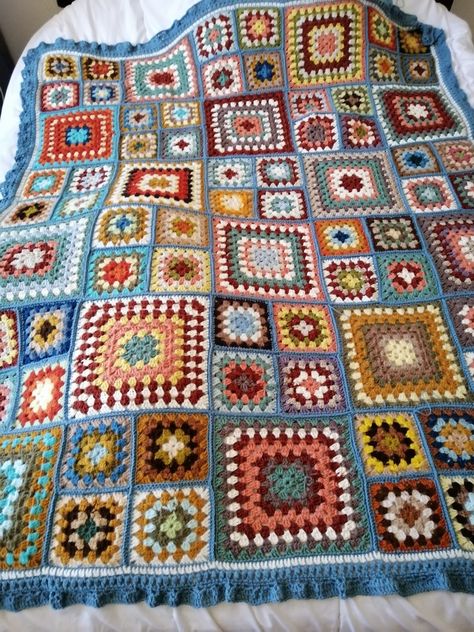 Crochet Blanket Aesthetic Indie, Big Granny Square Projects, Funky Granny Square Blanket, Different Size Granny Square Blanket, Scrap Granny Square Blanket, Granny Square Blanket Aesthetic, Crochet Granny Square Blanket Ideas, Granny Square Blanket Layout, Granny Square Blanket Ideas