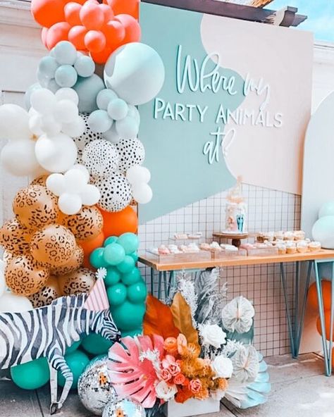 Animal Themed Birthday Party, Zoo Birthday Party, Animal Theme Birthday, Wild Birthday Party, Boys 1st Birthday Party Ideas, Animal Party Theme, Safari Theme Birthday, Zoo Birthday, 2nd Birthday Party Themes