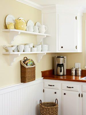 Monroe Bisque by Benjamin Moore - beige with golden/yellow undertones. Maybe for living room? Airbnb Kitchenette, Benjamin Moore Beige, Pale Yellow Kitchens, Condo Kitchens, Pale Yellow Paints, Yellow Rooms, House Facelift, Perfect Grey Paint Color, Yellow Kitchen Walls