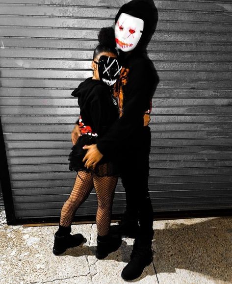 Mali And Eva, Couple Halloween Poses, Black Couple Halloween Costumes Relationship Goals, Black Couple Halloween, Black Couple Halloween Costumes, Partner Halloween Costumes, Halloween Fits, Kobe Bryant Poster, Relationship Pics