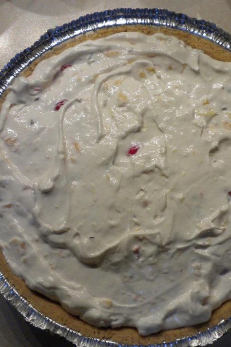 Hawaiian Pie Hawaiian Pie Recipe, Hawaiian Pie, Hawaiian Dessert Recipes, Hawaiian Dessert, Hawaiian Desserts, Pineapple Whip, Pie Crusts, Fruit Pie, Whipped Cream Cheese