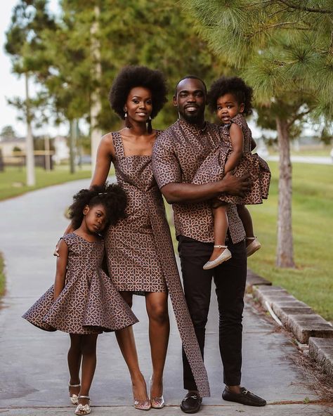 TheBlackManCan, Inc. on Instagram: “#fatherhood #family #raisingqueens #theblackmancan #daddysgirl 💄 @glambyzamy 📸 @sthilaireimages” African Family Photoshoot, Family Portrait Ideas Outdoor, Black Family Portrait Ideas, Family Photos Outdoor, Family Portrait Ideas, Family Photoshoot Ideas, African American Family, Black Royalty, Black Family