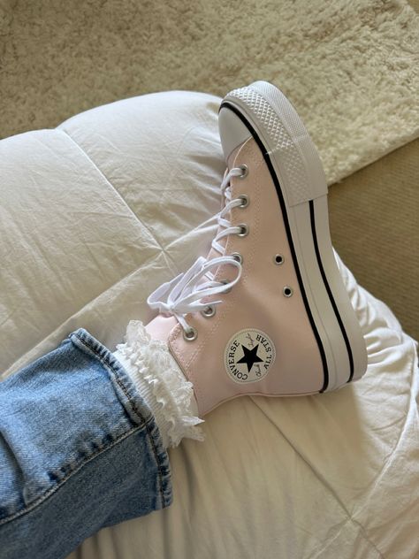 Pink Converse Aesthetic, Pink Converse Outfit, Light Pink Converse, Platform Converse Outfit, Cute Converse Shoes, Converse Aesthetic, Cute Converse, Converse Platform, Preppy Shoes