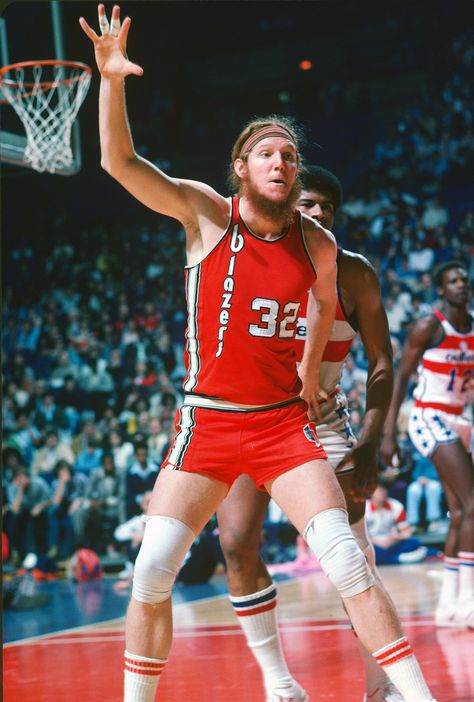 Bill Walton, Basketball Players Nba, Basketball History, School Basketball, Basketball Camp, Basketball Photography, Basketball Leagues, Nba Legends, Retro Sports