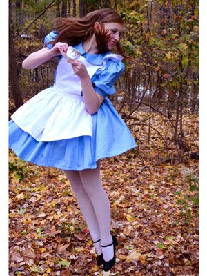 Alice in Wonderland Costume Sky Blue Dresses, Teen Halloween Costumes, Ideas For Halloween Costumes, Diy Holiday Party, Amazing Halloween Costumes, Costumes For Teens, Down The Rabbit Hole, The Rabbit Hole