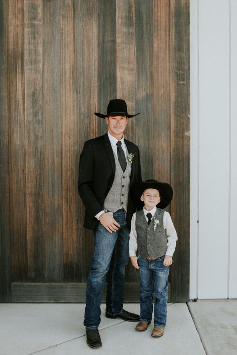 Country Wedding Mens Outfit, Cowboy Formal Wear Men Western Weddings, Country Outfits For Men Wedding, Jeans And Sport Coat Mens Wedding Western, Cowboy Wedding Attire For Guests, Country Groom Outfit, Wedding Outfit Men Jeans, Jean Wedding Outfit Groom, Cowboy Wedding Mens Attire