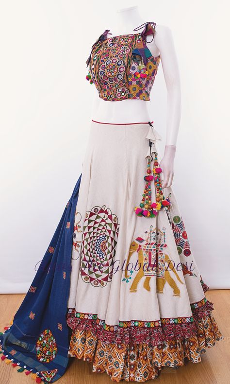 Choli Pattern, घाघरा चोली, Indian Celebration, Navratri Outfits, Stylish Lehenga, Gharara Designs, Indian Outfits Lehenga, Fashion Indian, Choli Designs