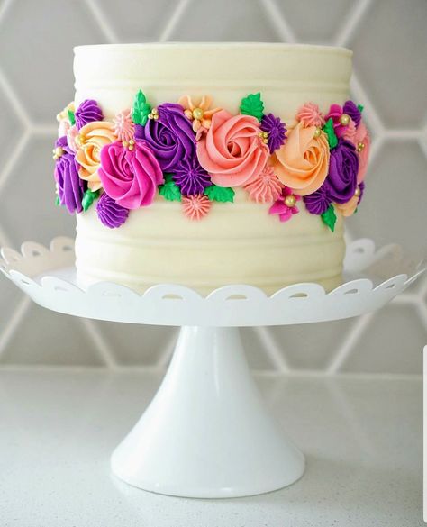 Spring Cake Ideas, Cosmetology Cake, Spring Cake Designs, Colorful Cake, 10 Birthday Cake, Spring Cake, Buttercream Cakes, Floral Cake, Velvet Cake