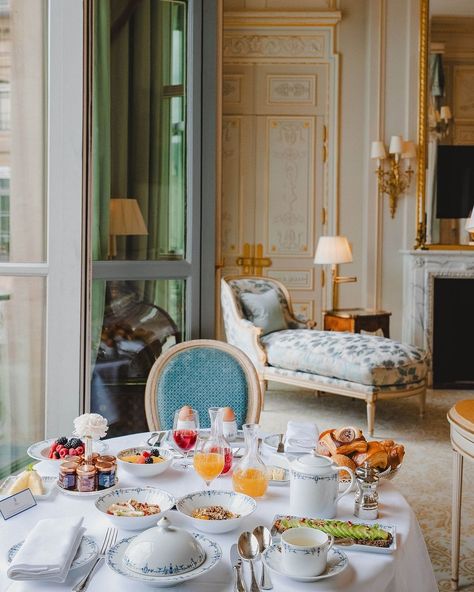 Ritz Paris (@ritzparis) • Instagram photos and videos Ritz Carlton Paris, Beige Living Room Decor, Comfortable Bedroom Decor, The Ritz Paris, Paris Rooms, Paris Breakfast, Ritz Paris, Ritz Carlton Hotel, Paris Luxury