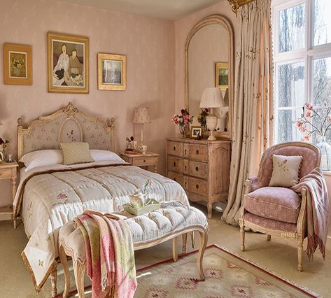 Pink Classic Bedroom, Pink And Ivory Bedroom, Coast Bedroom, Blush Pink Background, Harris House, Beautiful Bed Designs, Susie Watson, Paint Fabric, Print Company